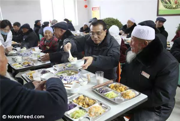 孤獨老人死去後留下68萬遺產,當她的兒子找到受益人,沒想到受益人竟然只要一半……
