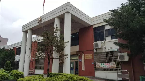 5歲男童「伸手」撞碎雕塑藝術品 父母要賠4 00萬