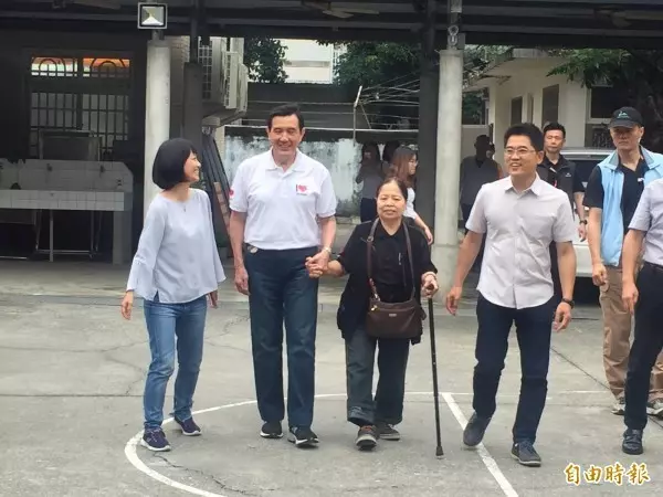陳樹菊獲頒清華大學榮譽校友
