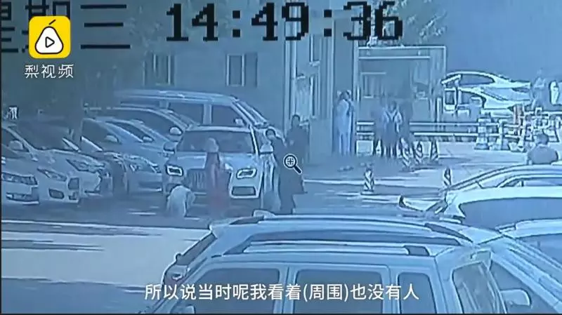 女童車前小便 遭父親輾斃