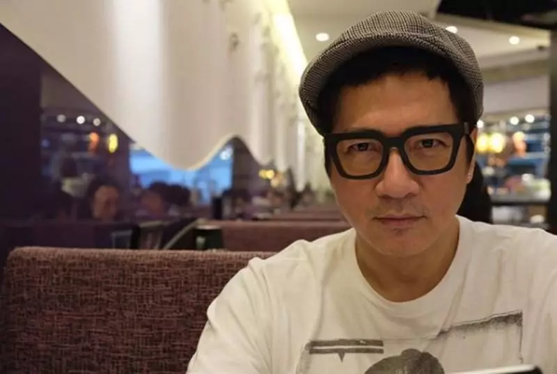 他是黃家駒的好兄弟,曾被梅艷芳深愛,卻因被騙戰葉子楣羞棄星途!