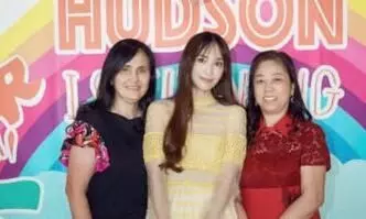 吳佩慈和紀曉波為三胎兒子扮恐龍過生日,兩個媽媽世紀同框,網友:還沒結婚嗎?