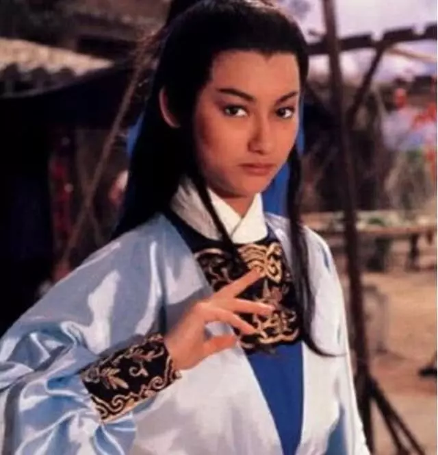 58歲無人敢娶,曾比關之琳還美,因拍戲一夜殘疾,如今成這樣!