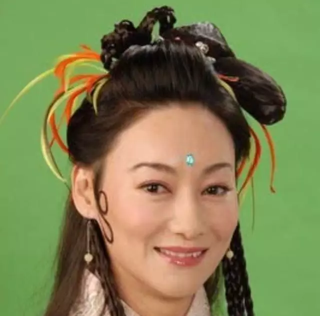 58歲無人敢娶,曾比關之琳還美,因拍戲一夜殘疾,如今成這樣!