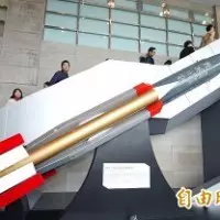 網路、實體雙管齊下 柯P競選將推LINE官方 帳號、出新書