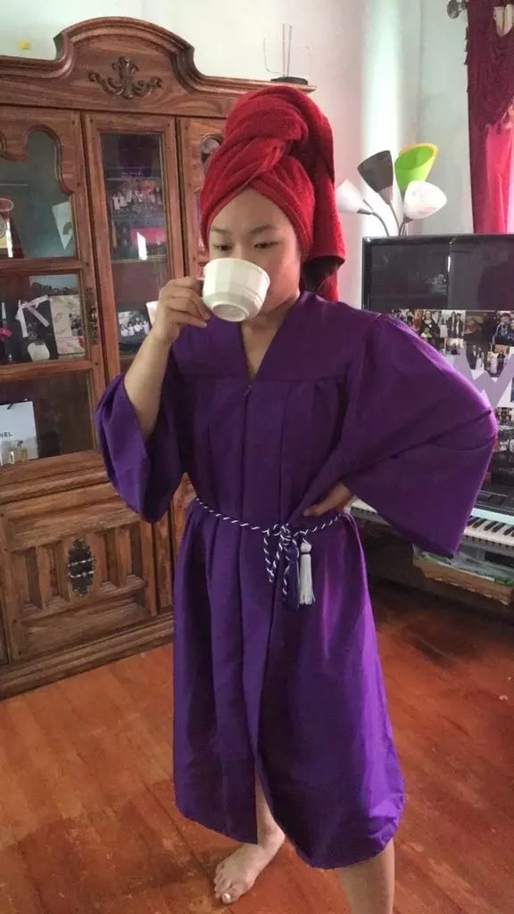 不願花1700元只穿一次 畢業生改造學士服 讓網笑瘋