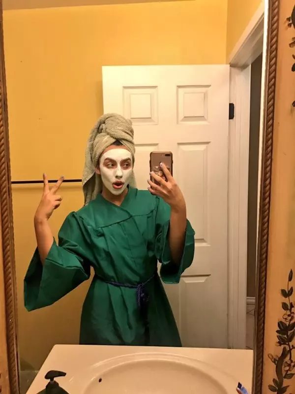 不願花1700元只穿一次 畢業生改造學士服 讓網笑瘋