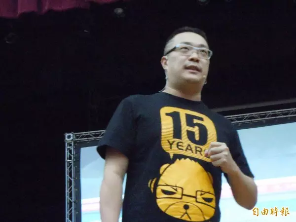 白狼頒市長獎兩校長神隱 宅神:難道想教學 生逃避責任?