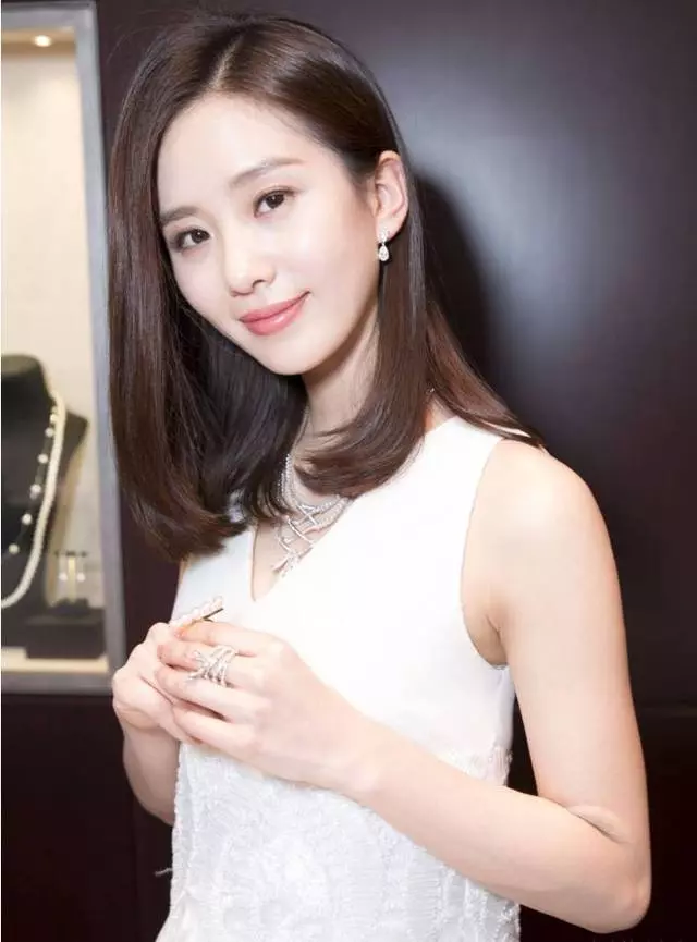 【這體重應該會被風吹走吧!】這篇文章就是您減肥的動力!誰說Angelababy最瘦?看了趙麗穎和劉詩詩的體重,你應該想崩