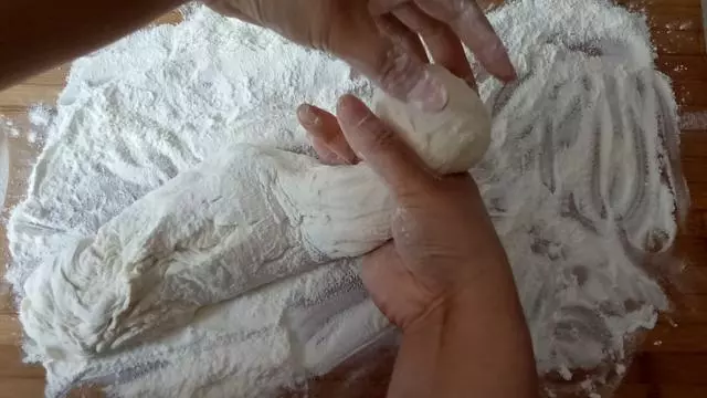 一斤面,一斤水,不揉面,不擀麵,筷子攪一攪,蓬鬆柔軟吃不夠