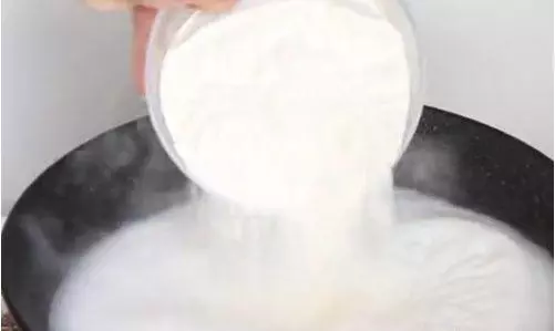 油條的新做法,不發麵,不揉面,香甜酥脆,這做法還第一次見