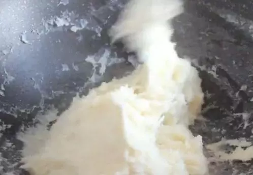 油條的新做法,不發麵,不揉面,香甜酥脆,這做法還第一次見
