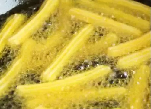 油條的新做法,不發麵,不揉面,香甜酥脆,這做法還第一次見