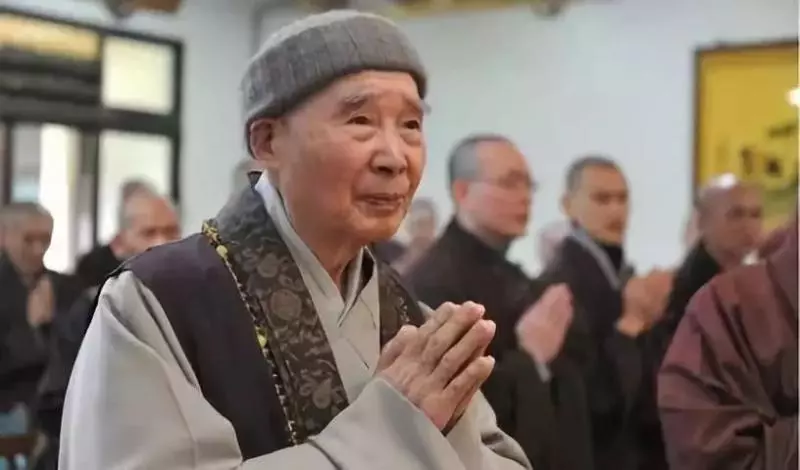 凈空老法師:在脖子上掛玉佛像能消災嗎?家裡供佛像鎮宅,有沒有效?