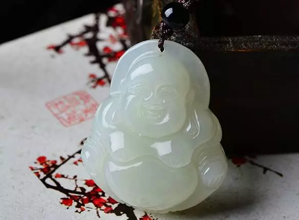 凈空老法師:在脖子上掛玉佛像能消災嗎?家裡供佛像鎮宅,有沒有效?