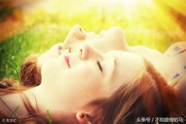 男人愛上你,就會對你有這4種表示