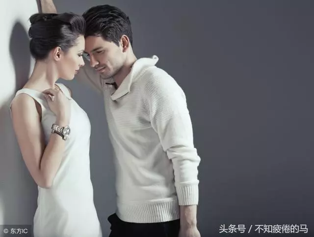 男人愛上你,就會對你有這4種表示