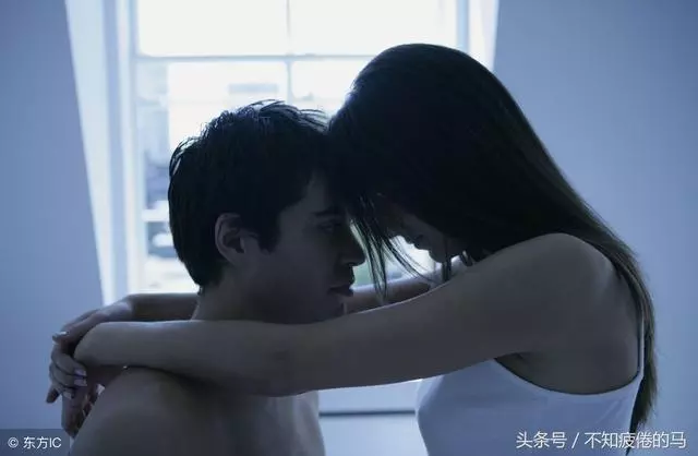 男人愛上你,就會對你有這4種表示