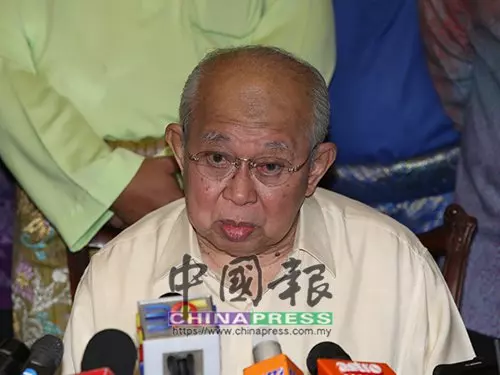 沒證據顯示納吉犯錯 東姑拉沙里:不會開除黨籍, 宣布將在月尾的巫統黨選中競選主席