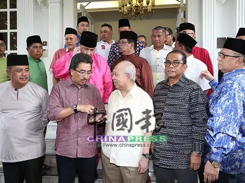 沒證據顯示納吉犯錯 東姑拉沙里:不會開除黨籍, 宣布將在月尾的巫統黨選中競選主席