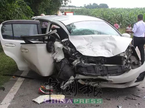 轎車撞休旅車 華裔夫妻身亡