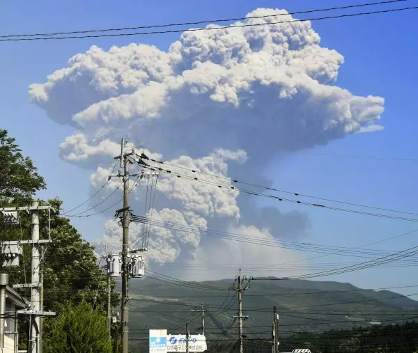 日本櫻島火山猛烈噴發 火山灰衝上4700公尺