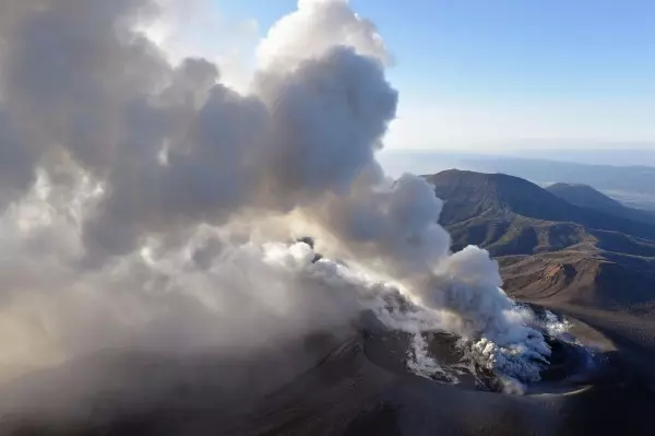 日本櫻島火山猛烈噴發 火山灰衝上4700公尺