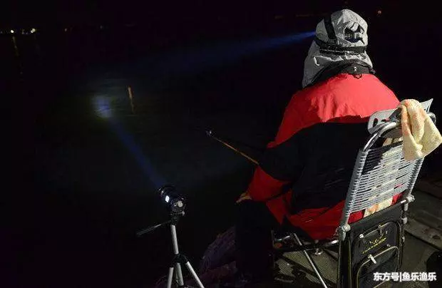 天熱後,選擇夜釣是最好的選擇!所以這些夜釣技巧,你不得不學!