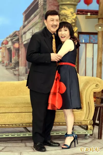王力宏首曬父子同框照 敲碗求三寶名