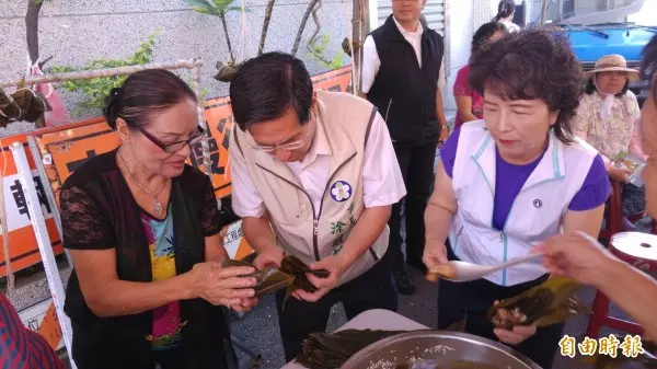 嘉市長3參選人出席包粽 祈求年底「包中」