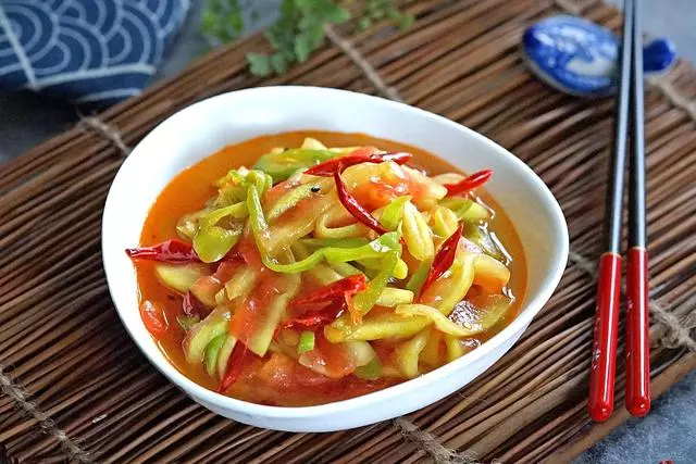 西瓜皮別再扔了,這麼好的寶貝做成下飯菜,多吃兩碗飯還沒吃過癮