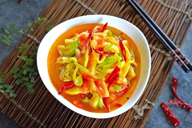 西瓜皮別再扔了,這麼好的寶貝做成下飯菜,多吃兩碗飯還沒吃過癮