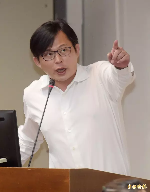 新北市長選戰只剩「文大宿舍」 黃國昌:請端出實際政策