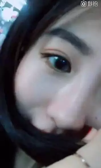 一口牙毀一張!天菜正妹頭髮一放下露牙笑「整張毀了了」…無法想像的衝擊力