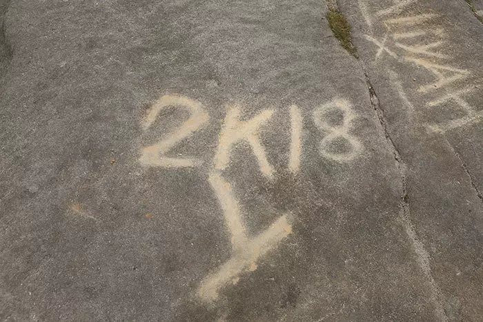 屁孩94手賤!竟然瞬間毀掉3億2千萬年的古蹟 讓人超傻眼...網怒:抓到鞭刑啦