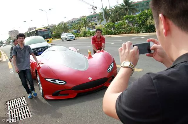 27歲小伙自造跑車一輛又一輛,造價3萬這輛法拉利都不換