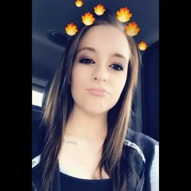 茫了!19歲少女頭卡進排氣管要人救 事後解釋為何要做?酒醉的人果然理解不能…