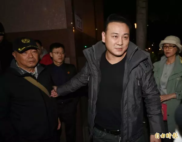 「白狼」頒市長獎 北市議員諷:白色力量 變「白狼」力量