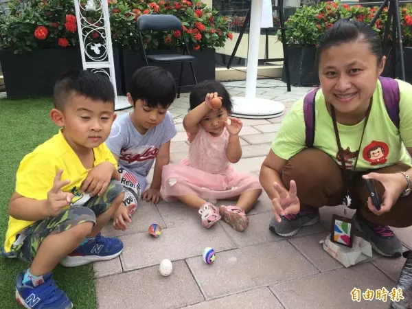 人中竟也能立蛋!端午節史上最白目立蛋 男大生笑翻網友