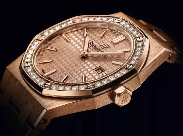 羅志祥戴百萬RM、黃子韜鑲鑽勞力士、Ella幾十萬Piaget……