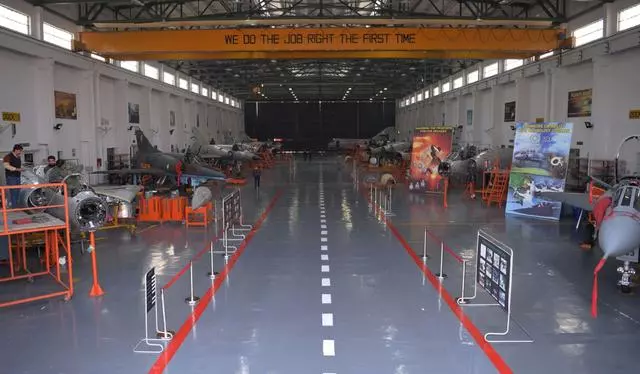 最聰明的巴基斯坦人:只能煉廢鐵的「屍體戰機」硬是被他們修好了