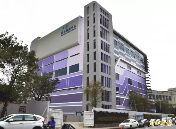 中壢國民運動中心建物主體亮相 拚8月底試營運