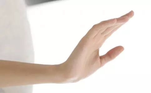 女人手心老出汗 小心這6個原因