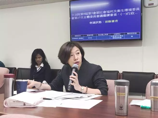 林靜儀糗了又被肉搜不只一次「偷插吸管」
