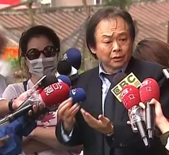 影/世堅情2.0?被拍與熟女車上密會 王世堅:幫送雞湯