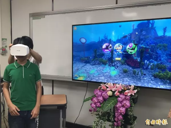 發現機率僅億分之1 加拿大漁民捕獲超夢幻 粉藍龍蝦