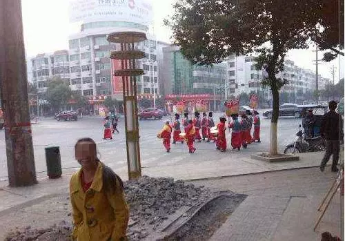 養母將我帶大,生母找上門我只認養母,聽到生母的解釋,我哭了