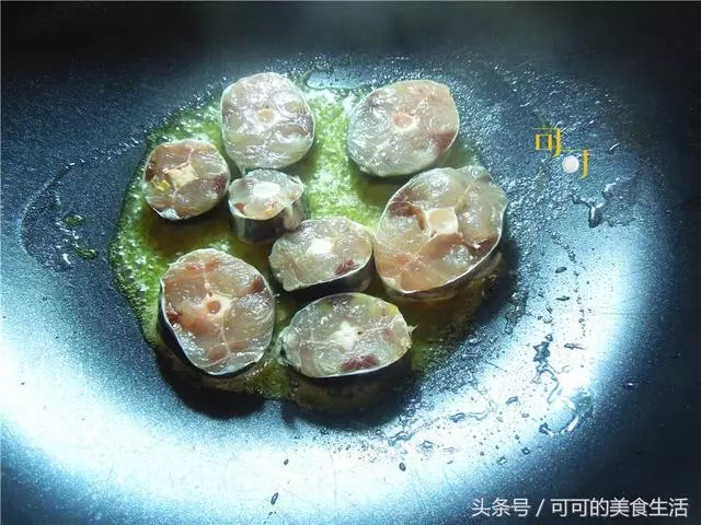 馬鮫魚這種做法你大概沒試過,煎著吃實在太香,只要換一種油來煎