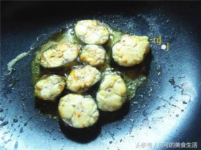 馬鮫魚這種做法你大概沒試過,煎著吃實在太香,只要換一種油來煎