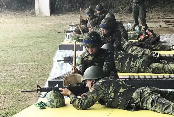 撈過界被立委批評 軍方:明年起不再自辦退 伍前職訓
